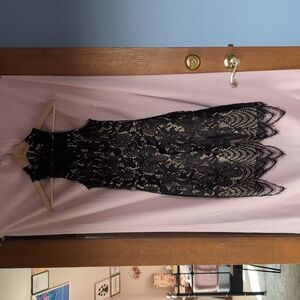 Black lace sleeveless dress